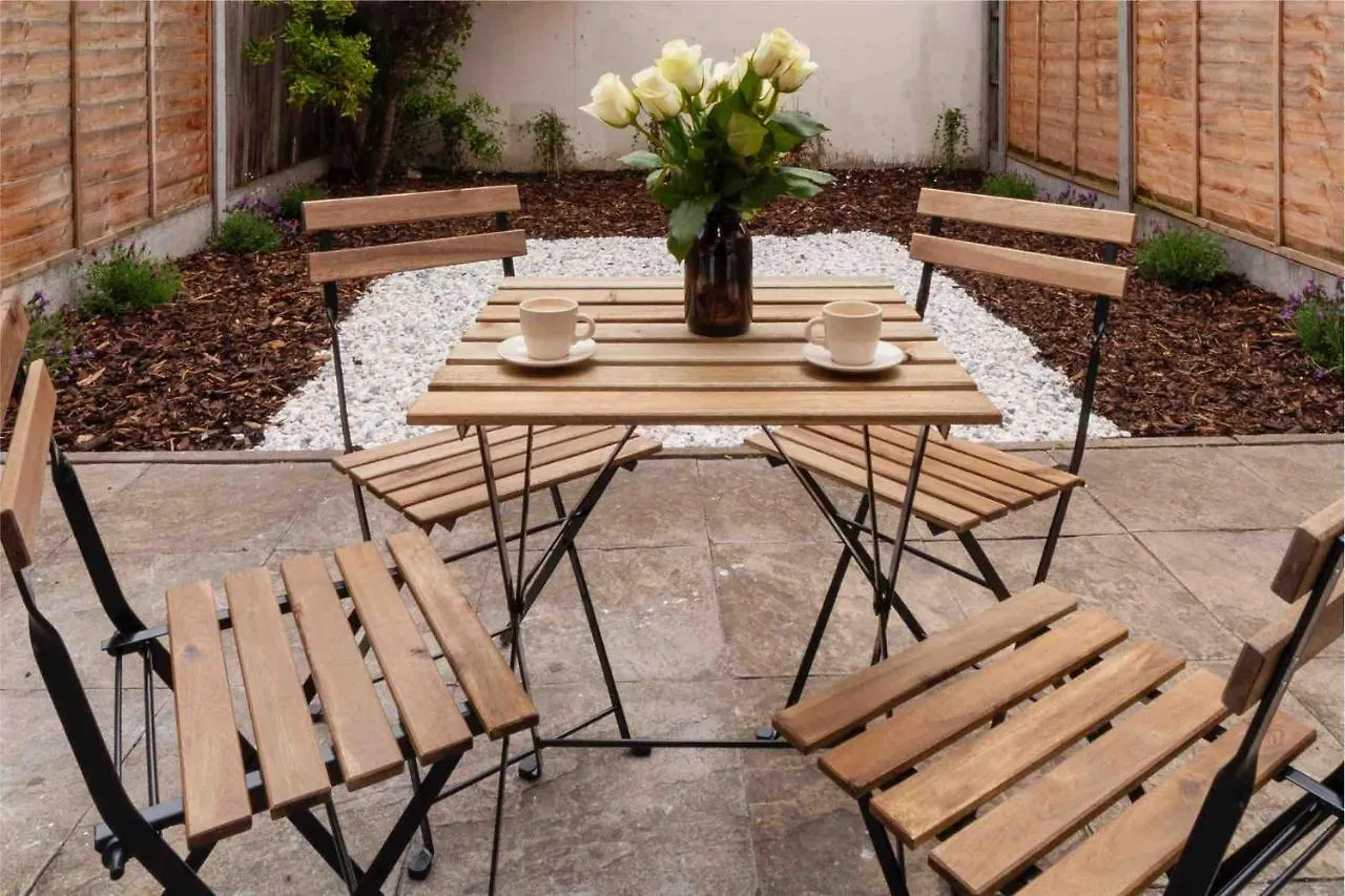Holiday home Arte Stays: Spacious Garden House in Stratford with Free Parking London United Kingdom