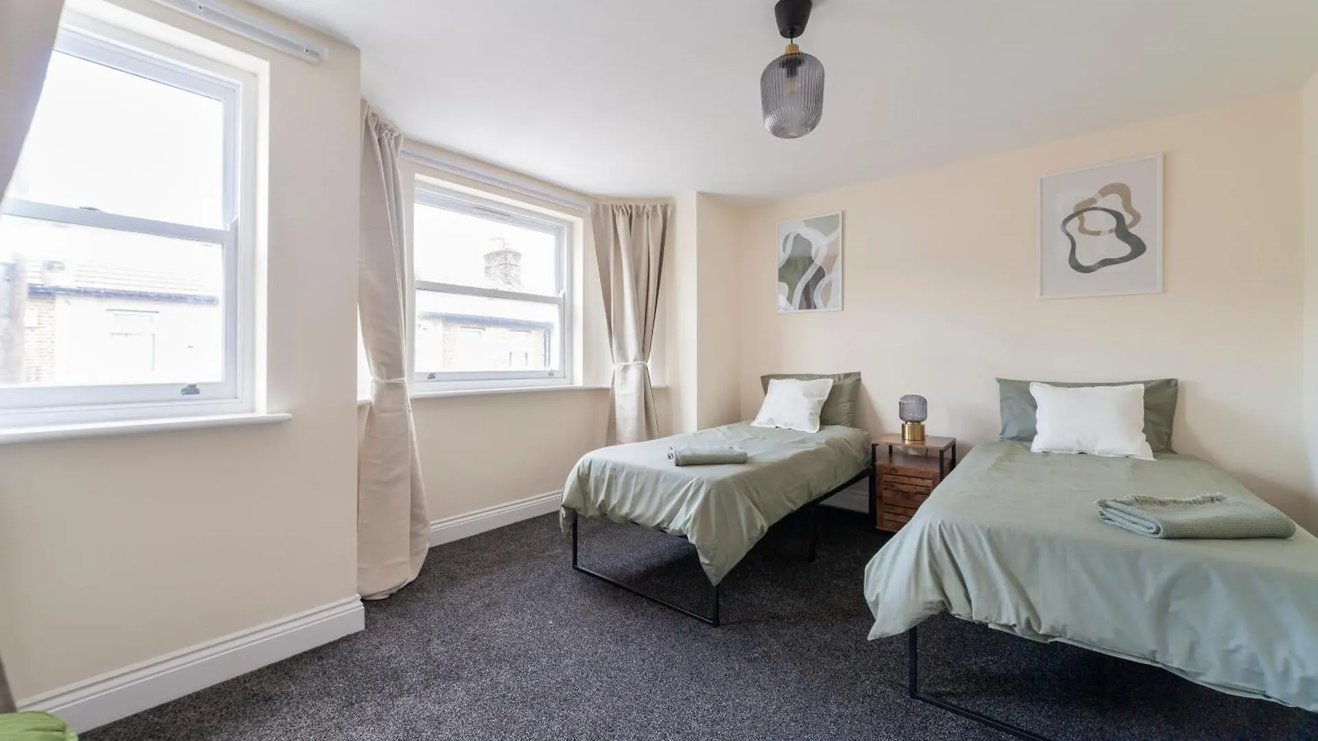 Arte Stays: Spacious Garden House in Stratford with Free Parking London 0*,  United Kingdom