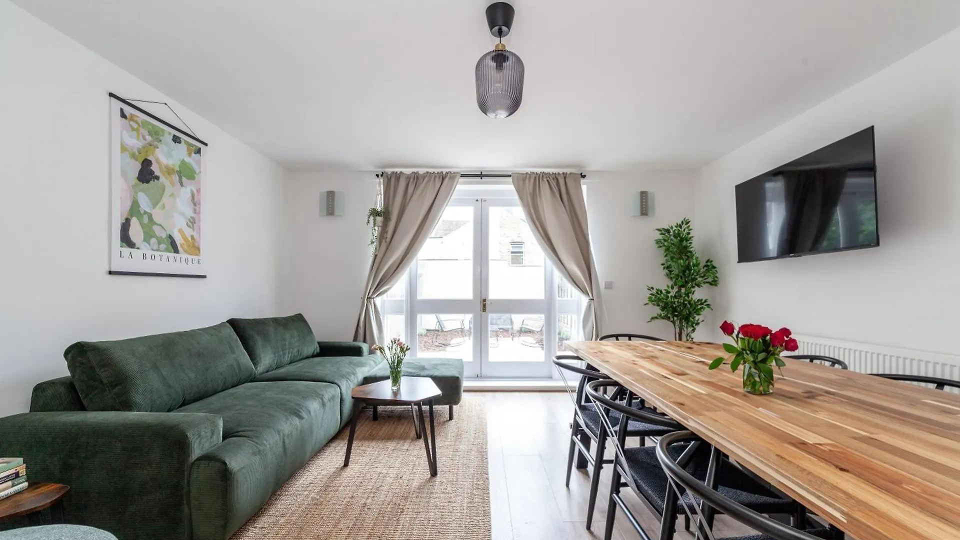 Arte Stays: Spacious Garden House in Stratford with Free Parking London