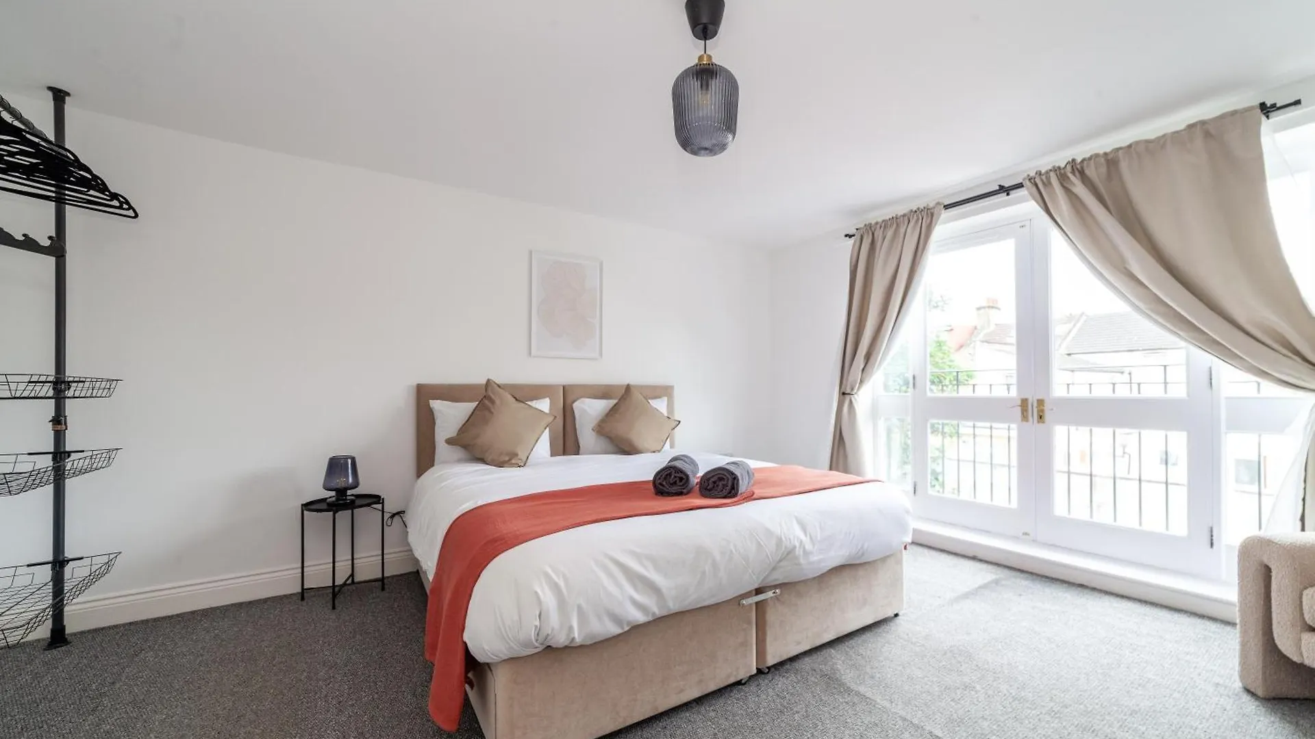 Arte Stays: Spacious Garden House in Stratford with Free Parking London United Kingdom
