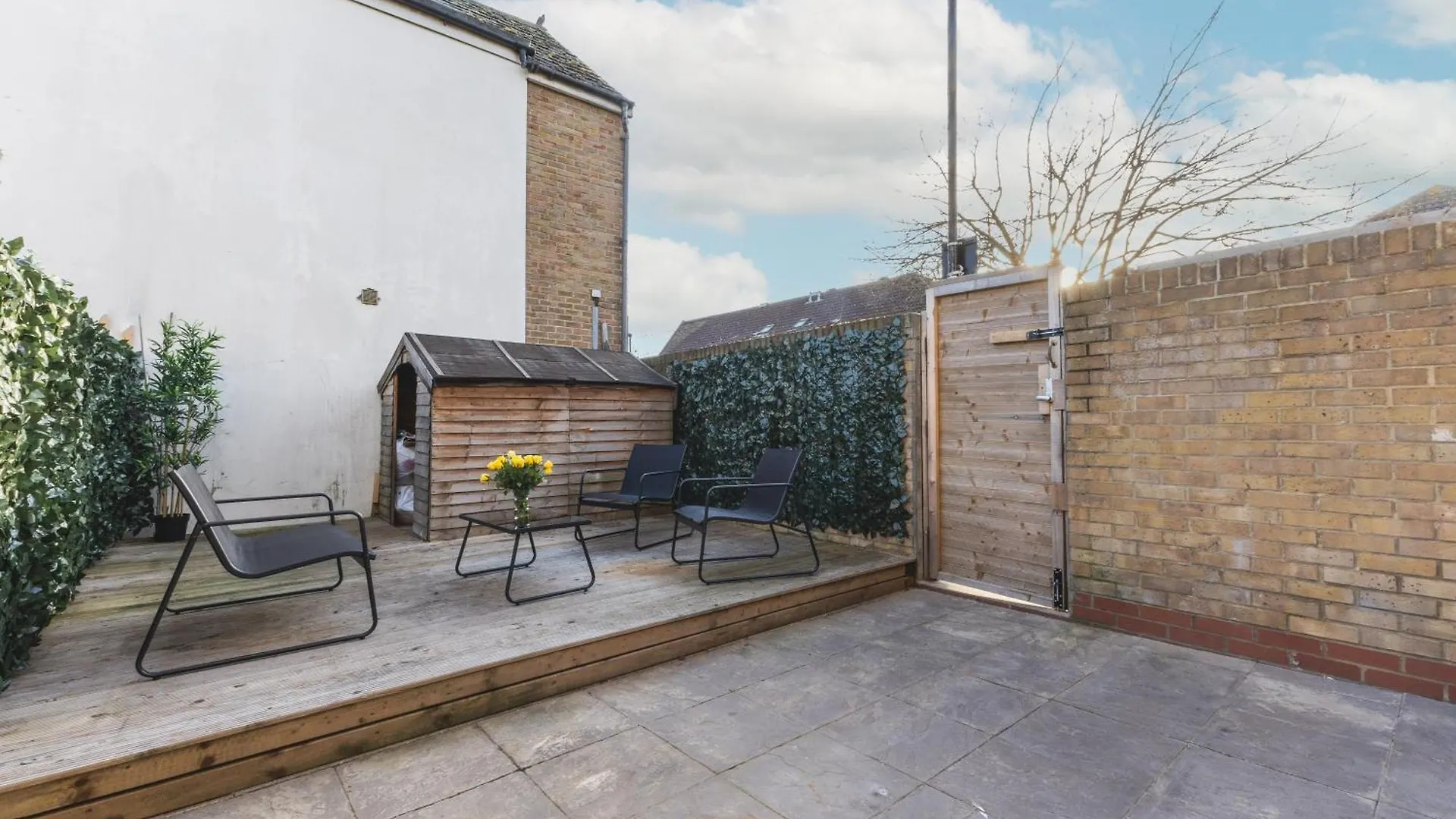 Holiday home Arte Stays: Spacious Garden House in Stratford with Free Parking London