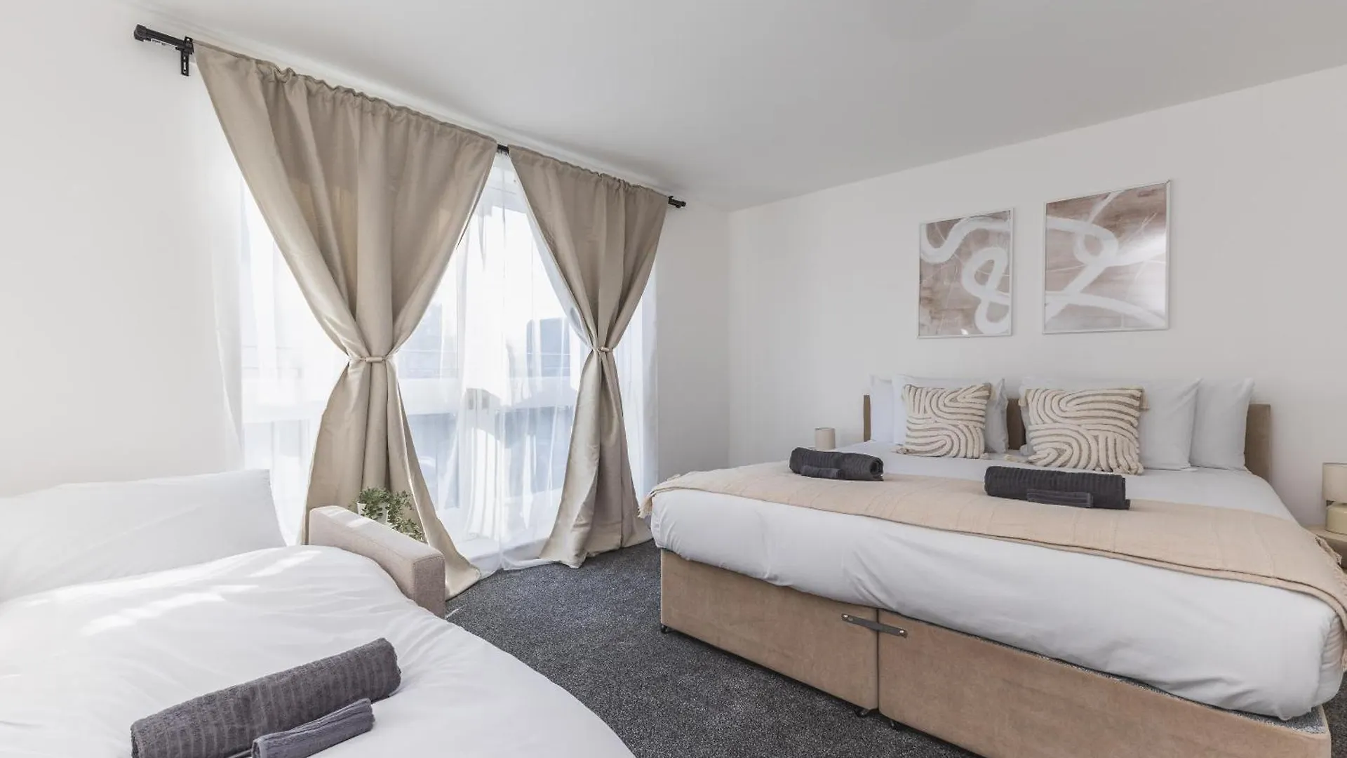Arte Stays: Spacious Garden House in Stratford with Free Parking London