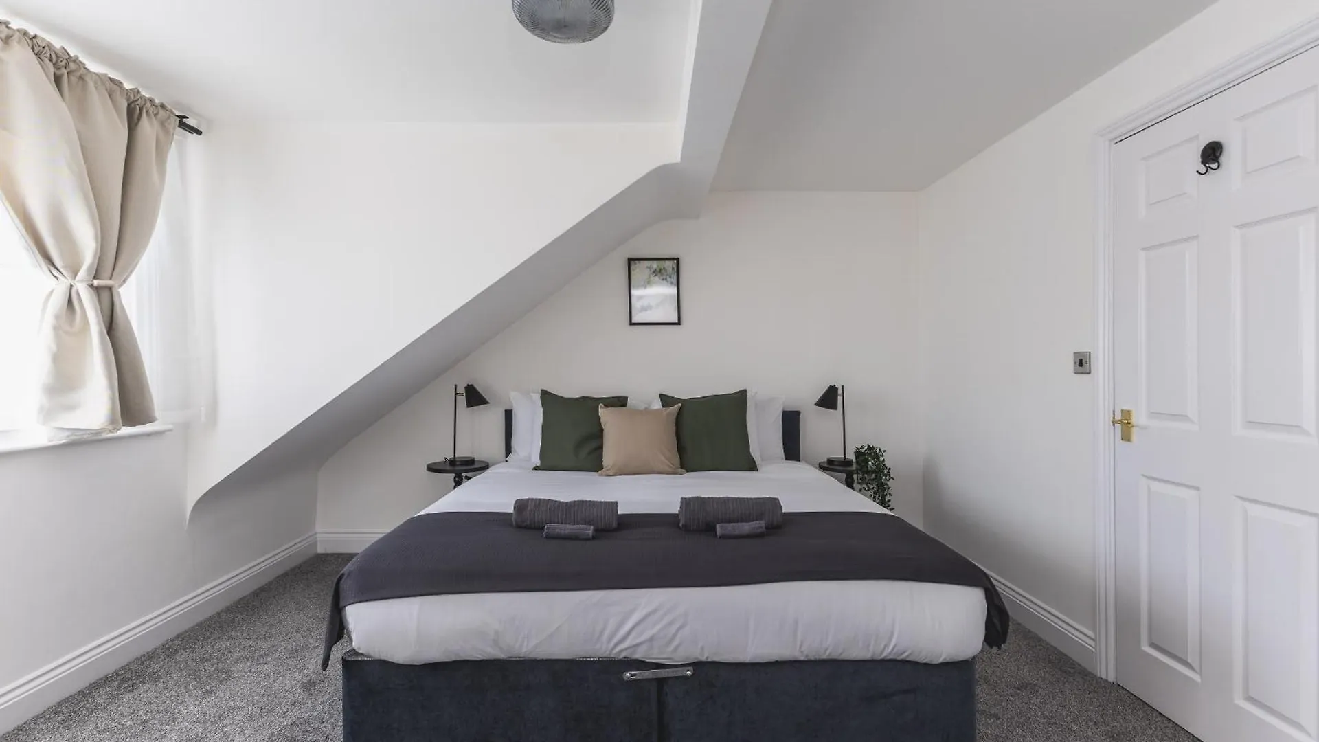Arte Stays: Spacious Garden House in Stratford with Free Parking London Holiday home
