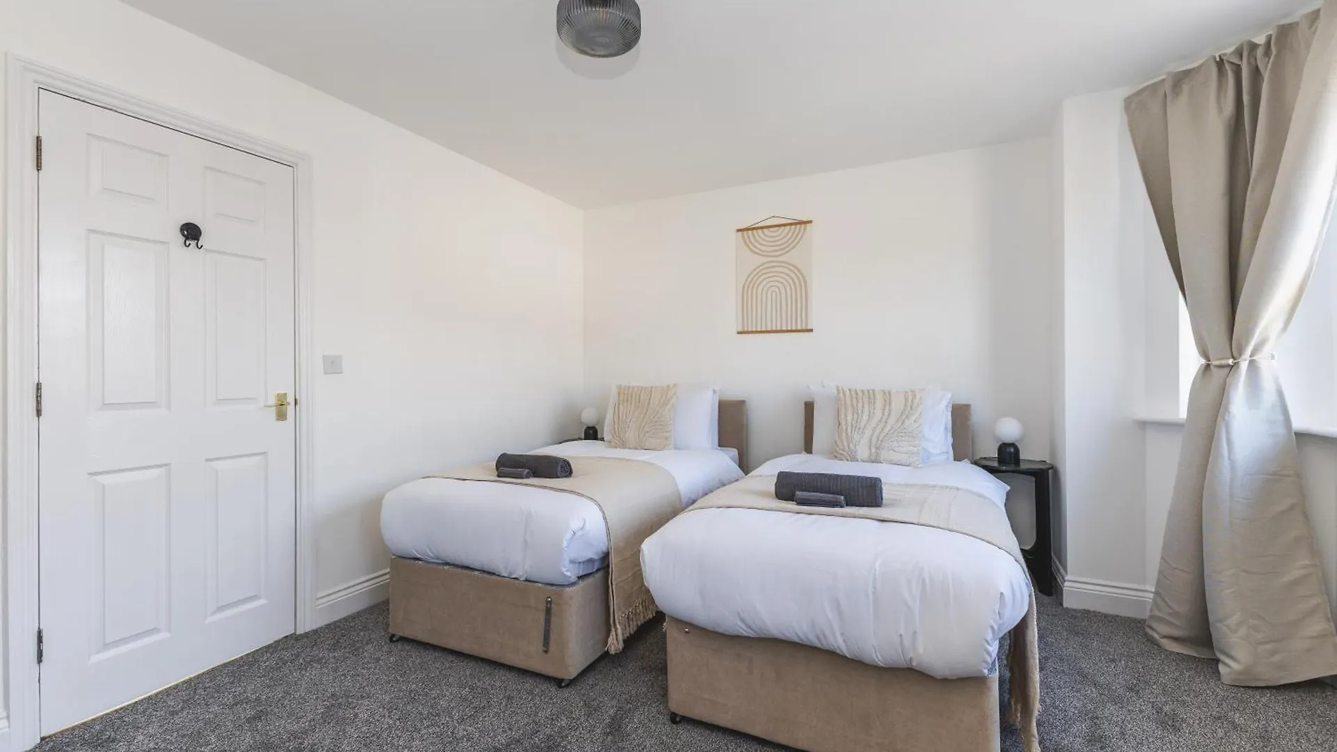 Arte Stays: Spacious Garden House in Stratford with Free Parking London 0*,