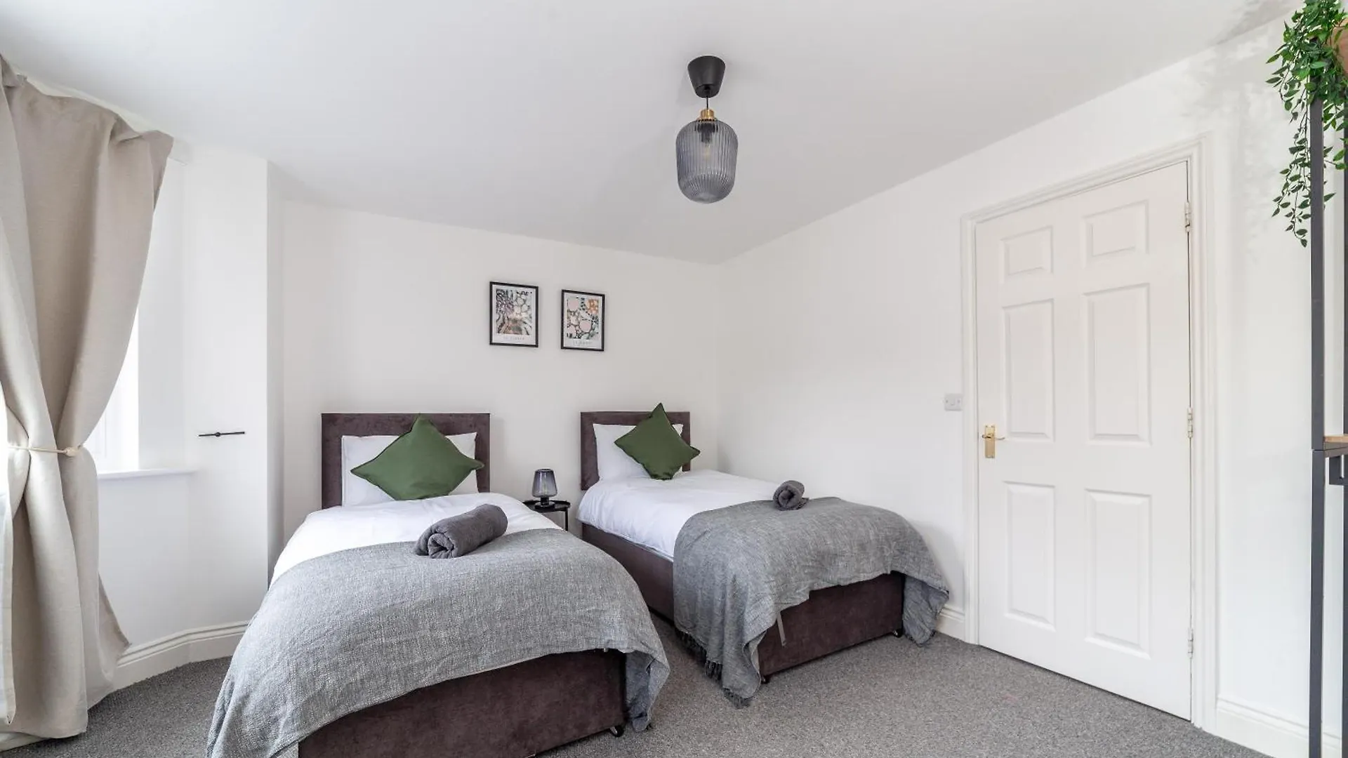 Arte Stays: Spacious Garden House in Stratford with Free Parking London