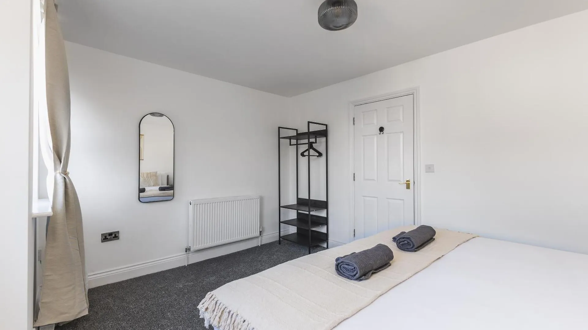 Arte Stays: Spacious Garden House in Stratford with Free Parking London Holiday home