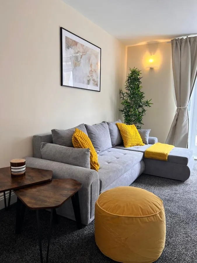 Arte Stays Serviced Houses Stratford - 3 Bedrooms 2 Bathrooms Houses London, Stratford, Maryland, Free Parking, Garden, Weekly Or Monthly Stays - Up To 8 Guests Vakantiehuis
