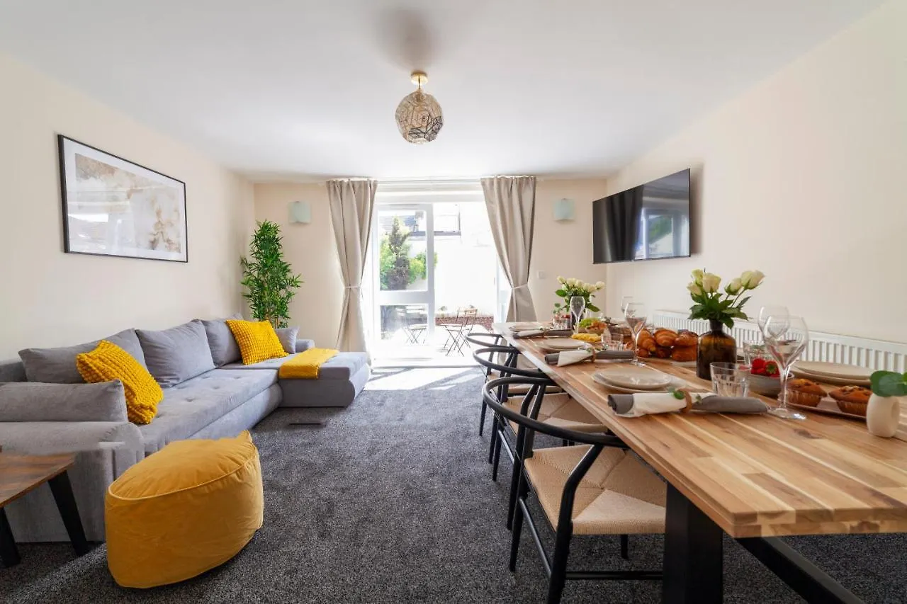 Arte Stays Serviced Houses Stratford - 3 Bedrooms 2 Bathrooms Houses London, Stratford, Maryland, Free Parking, Garden, Weekly Or Monthly Stays - Up To 8 Guests 0*, Londen Verenigd Koninkrijk