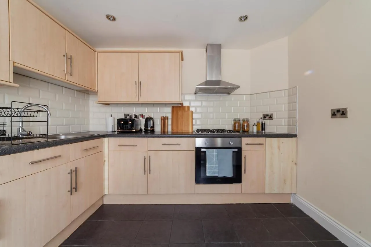 Vakantiehuis Arte Stays Serviced Houses Stratford - 3 Bedrooms 2 Bathrooms Houses London, Stratford, Maryland, Free Parking, Garden, Weekly Or Monthly Stays - Up To 8 Guests