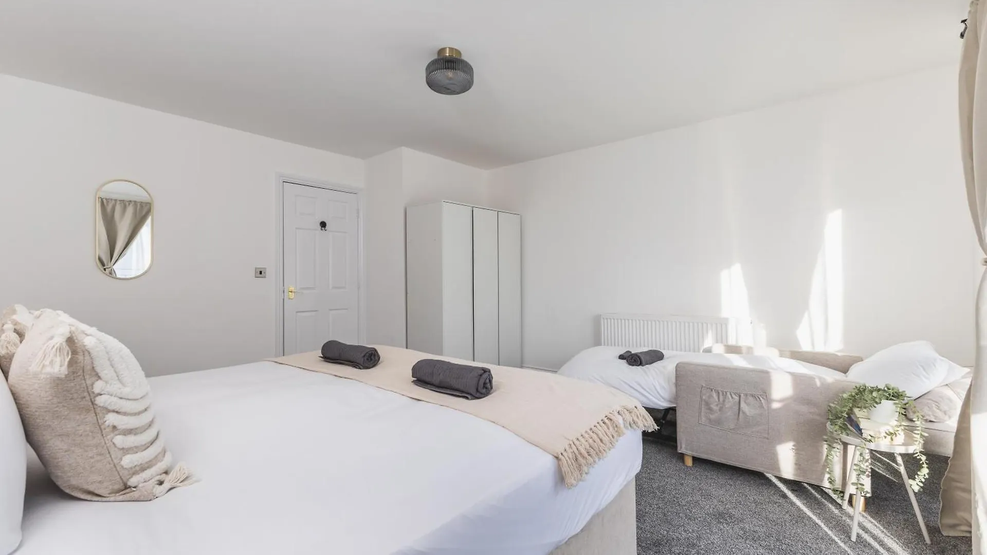 Arte Stays Serviced Houses Stratford - 3 Bedrooms 2 Bathrooms Houses London, Stratford, Maryland, Free Parking, Garden, Weekly Or Monthly Stays - Up To 8 Guests 0*, Londen