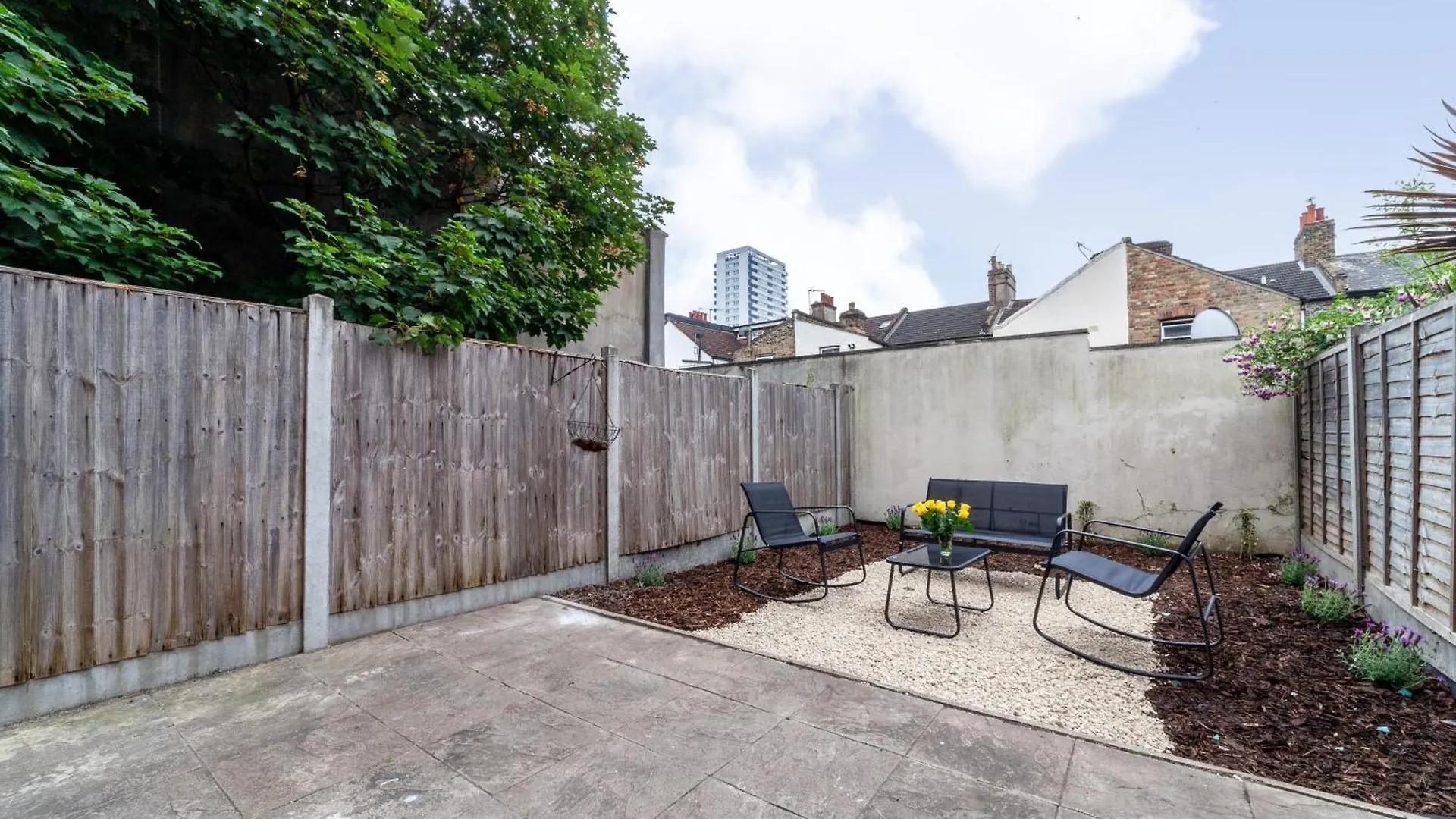 Arte Stays Serviced Houses Stratford - 3 Bedrooms 2 Bathrooms Houses London, Stratford, Maryland, Free Parking, Garden, Weekly Or Monthly Stays - Up To 8 Guests Londen