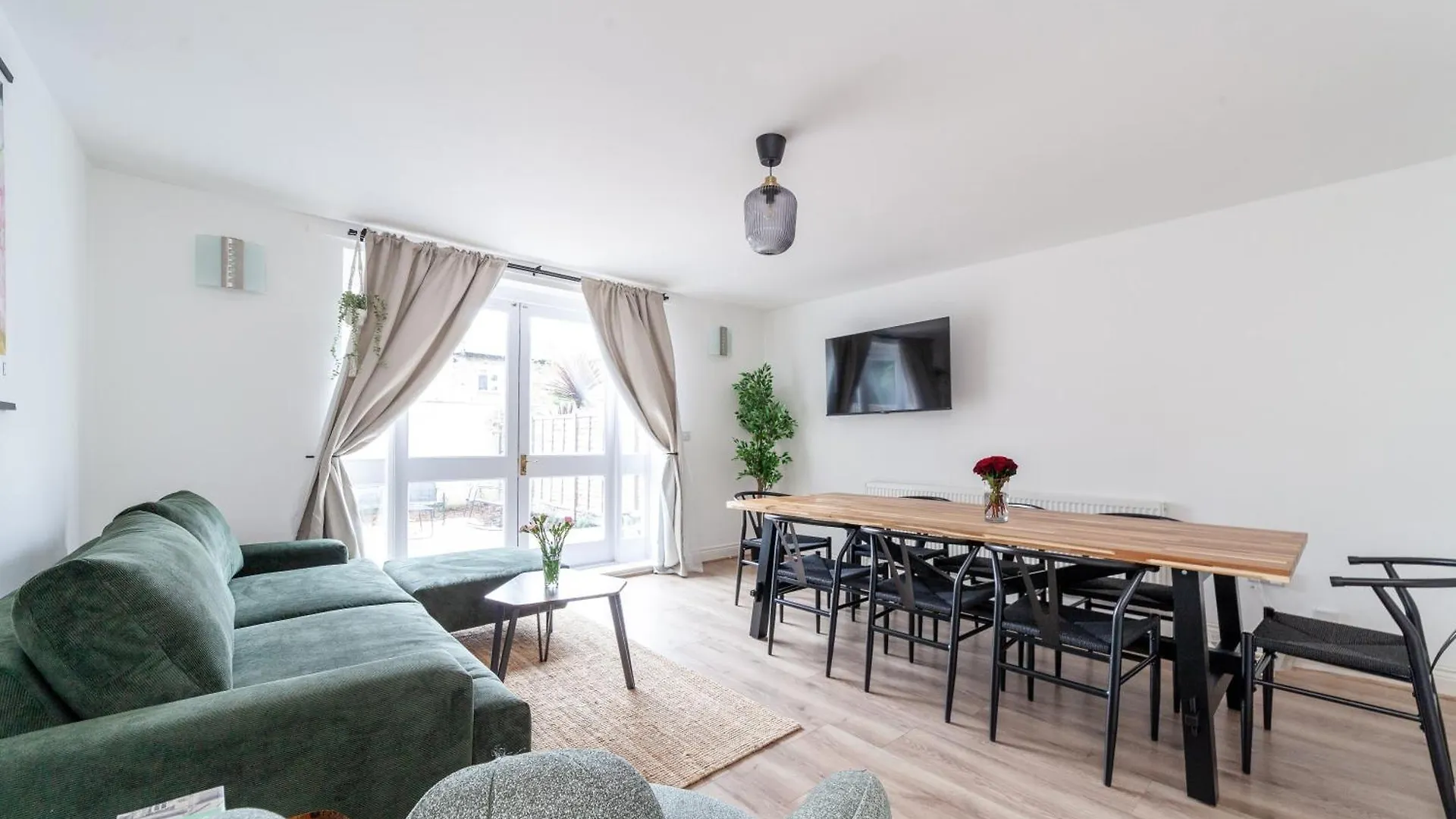 Vakantiehuis Arte Stays Serviced Houses Stratford - 3 Bedrooms 2 Bathrooms Houses London, Stratford, Maryland, Free Parking, Garden, Weekly Or Monthly Stays - Up To 8 Guests