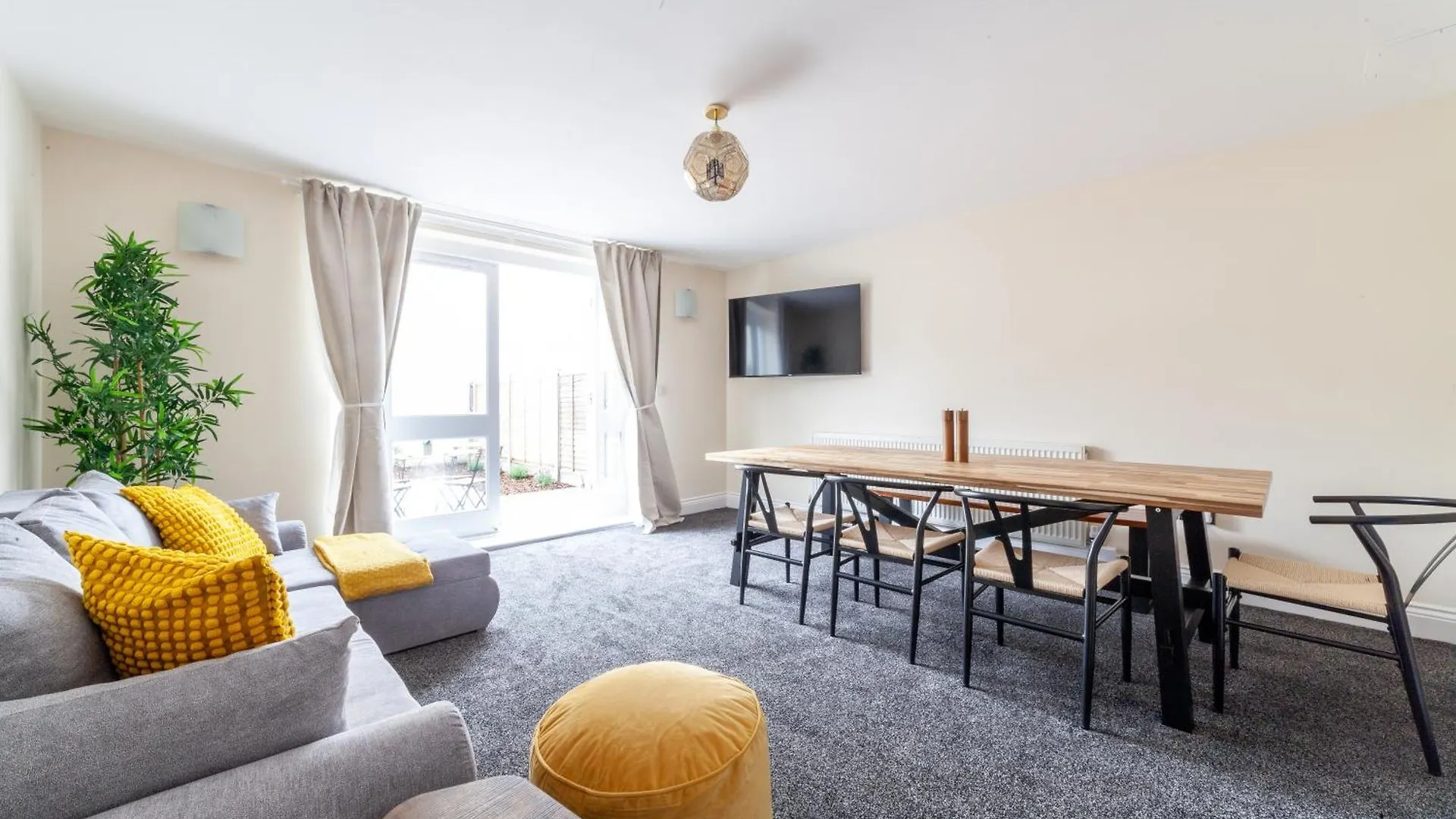 別荘 Arte Stays Serviced Houses Stratford - 3 Bedrooms 2 Bathrooms Houses London, Stratford, Maryland, Free Parking, Garden, Weekly Or Monthly Stays - Up To 8 Guests