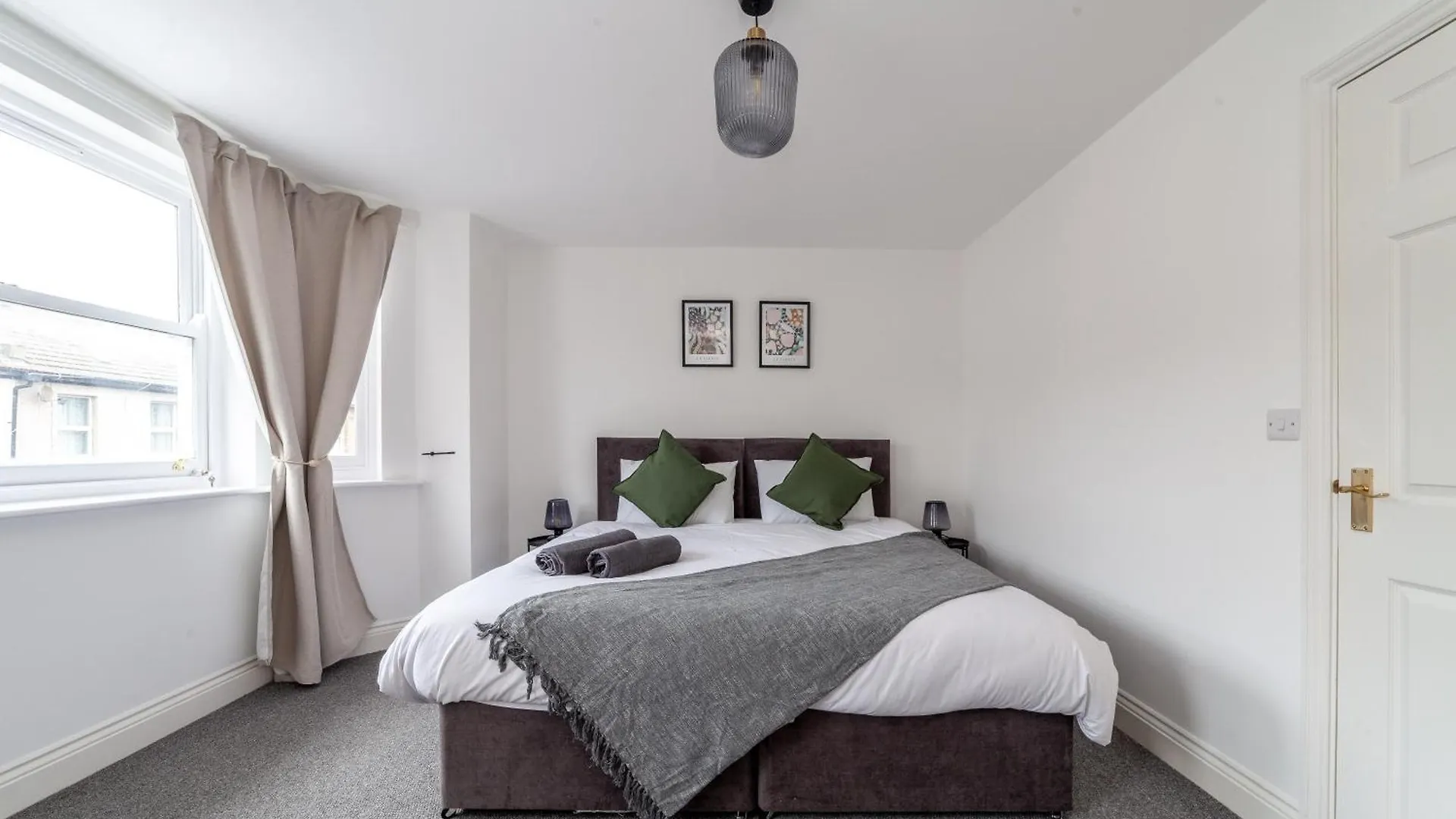 別荘 Arte Stays Serviced Houses Stratford - 3 Bedrooms 2 Bathrooms Houses London, Stratford, Maryland, Free Parking, Garden, Weekly Or Monthly Stays - Up To 8 Guests