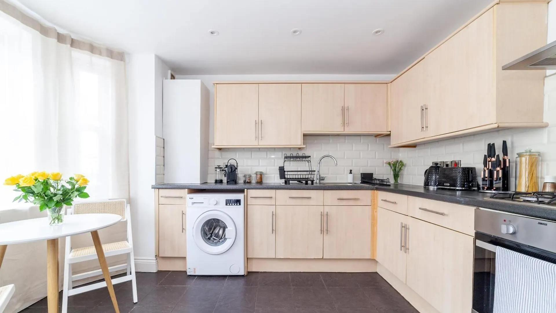別荘 Arte Stays Serviced Houses Stratford - 3 Bedrooms 2 Bathrooms Houses London, Stratford, Maryland, Free Parking, Garden, Weekly Or Monthly Stays - Up To 8 Guests