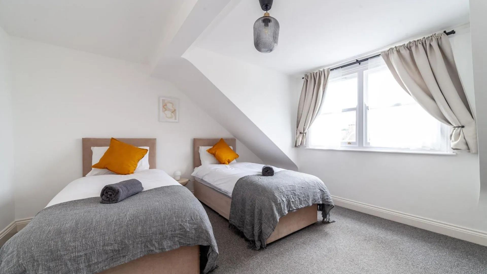 Arte Stays Serviced Houses Stratford - 3 Bedrooms 2 Bathrooms Houses London, Stratford, Maryland, Free Parking, Garden, Weekly Or Monthly Stays - Up To 8 Guests 別荘 ロンドン