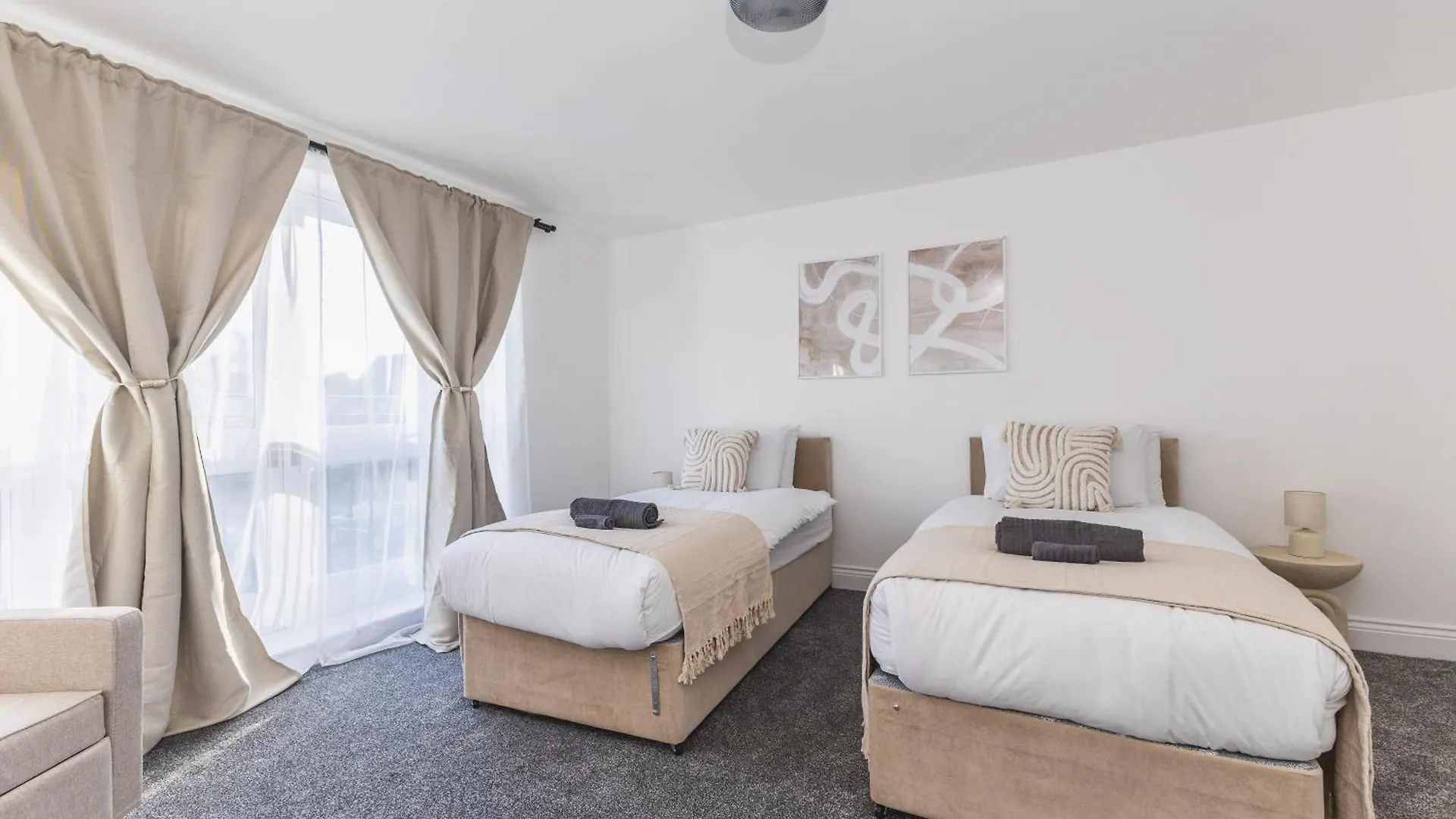Arte Stays Serviced Houses Stratford - 3 Bedrooms 2 Bathrooms Houses London, Stratford, Maryland, Free Parking, Garden, Weekly Or Monthly Stays - Up To 8 Guests 0*, ロンドン