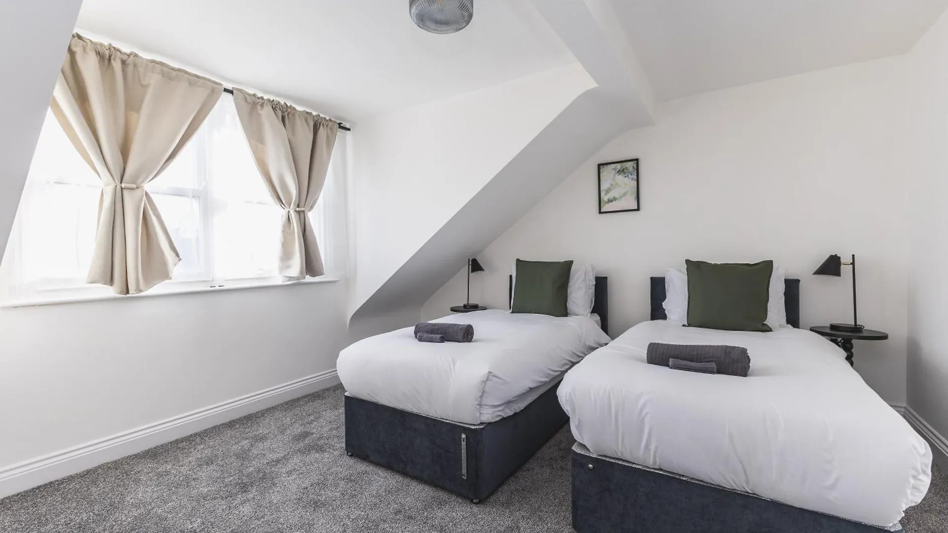 Arte Stays Serviced Houses Stratford - 3 Bedrooms 2 Bathrooms Houses London, Stratford, Maryland, Free Parking, Garden, Weekly Or Monthly Stays - Up To 8 Guests ロンドン